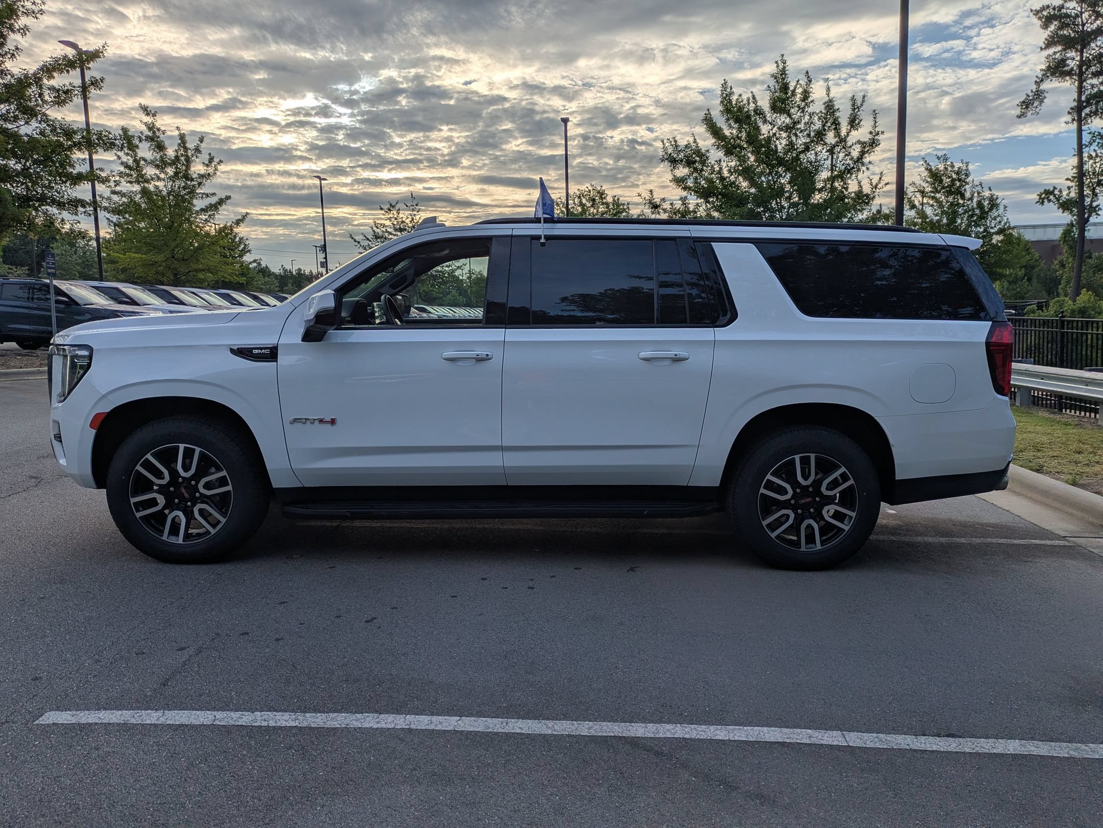 Used 2023 GMC Yukon XL AT4 AWD/4WD image 7