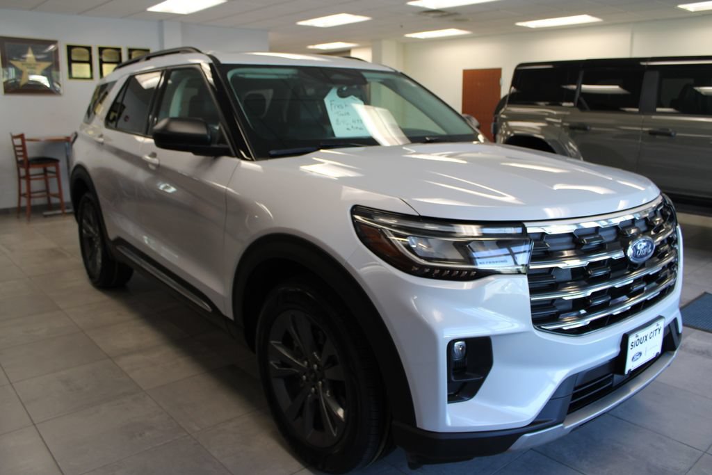 Certified 2025 Ford Explorer Active w/ Active Comfort Package AWD/4WD image 6