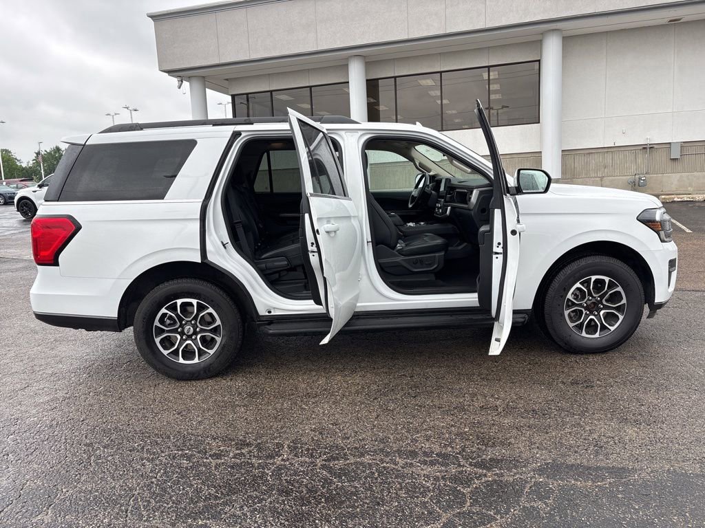 Certified 2024 Ford Expedition XLT AWD/4WD image 8
