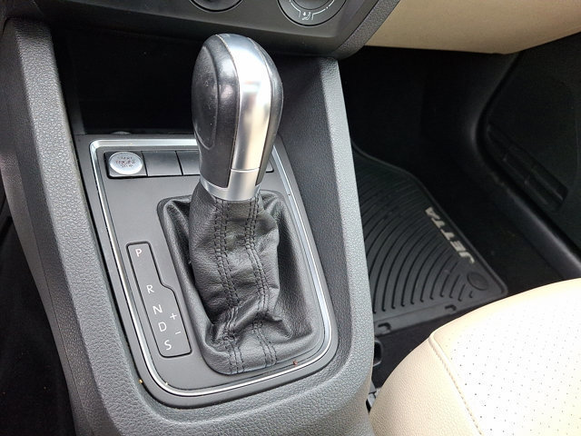 Used 2017 Volkswagen Jetta SE image 16