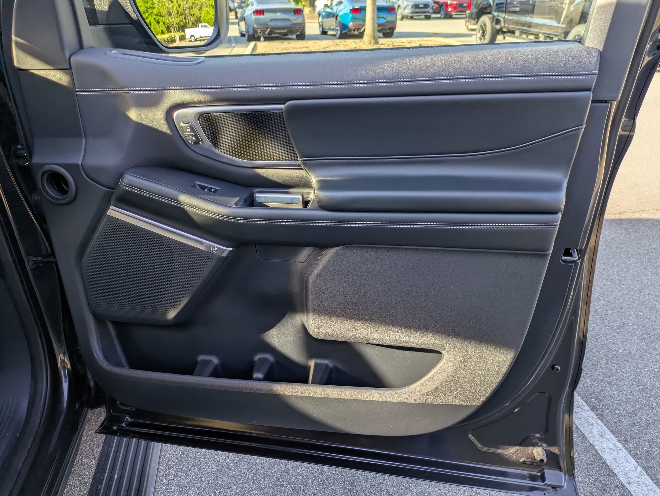 Certified 2025 Ford Expedition Max Platinum w/ Stealth Appearance Package AWD/4WD image 40