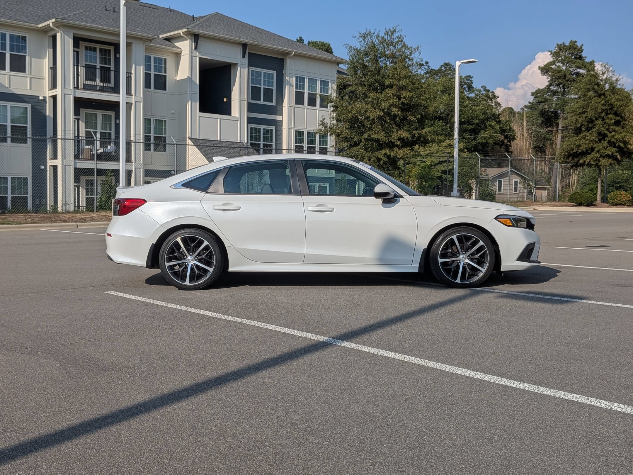 Used 2022 Honda Civic Touring image 3