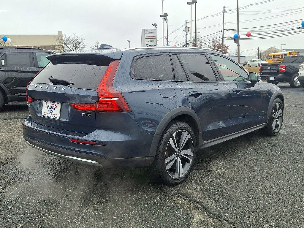 Used 2023 Volvo V60 B5 Cross Country Plus image 7