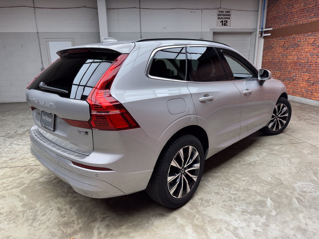 Used 2023 Volvo XC60 B5 Core w/ Climate Package AWD/4WD image 6