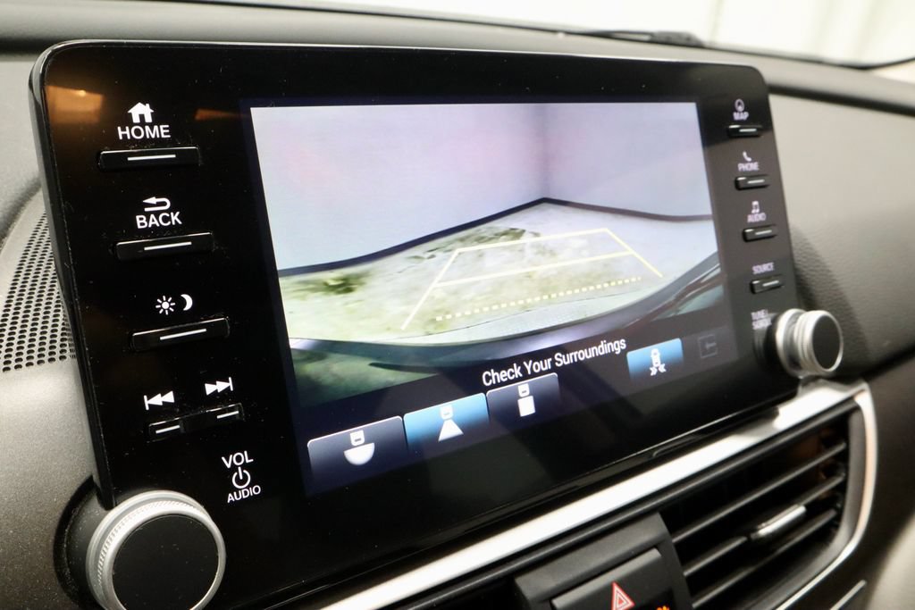 Used 2020 Honda Accord Touring image 2