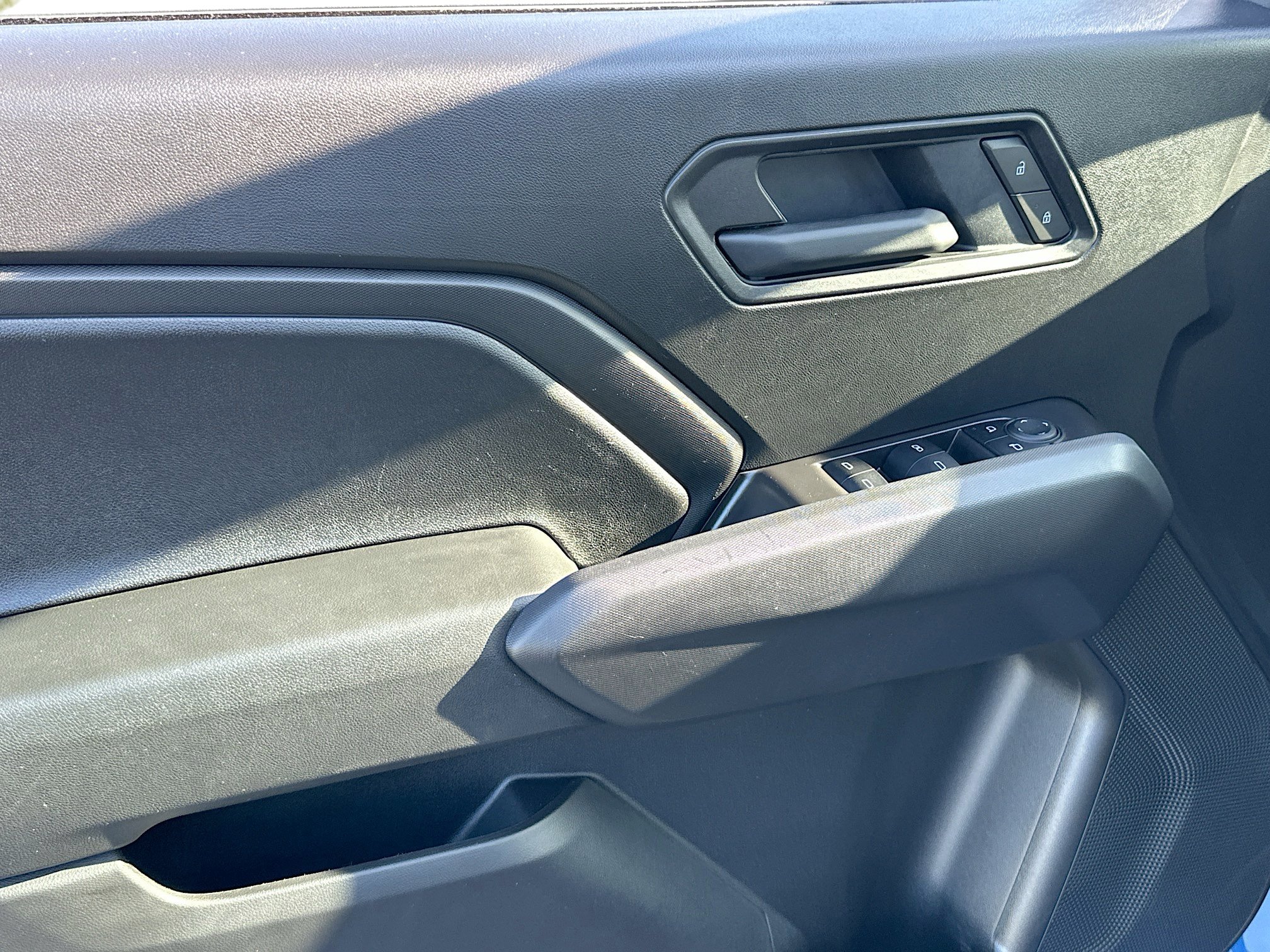 Used 2025 Chevrolet Colorado Trail Boss AWD/4WD image 18