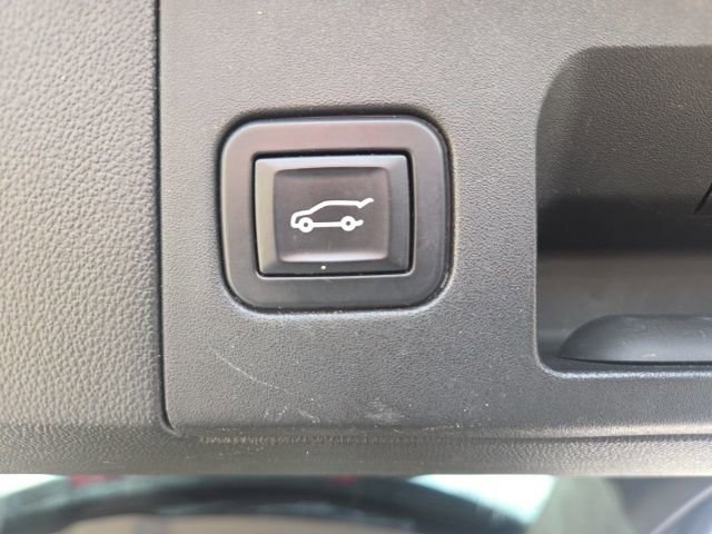 Used 2017 Cadillac XT5 Luxury w/ Driver Awareness Package image 16