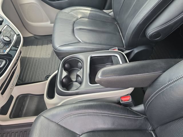 Used 2022 Chrysler Pacifica Touring-L FWD image 20
