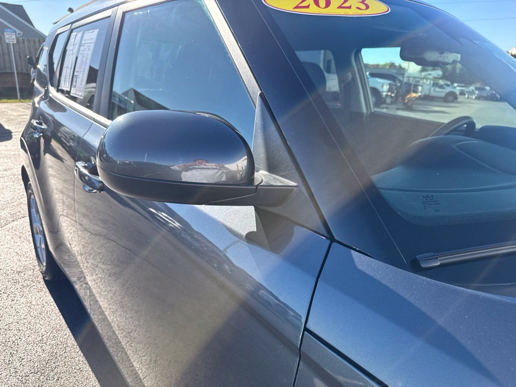 Used 2023 Kia Soul S FWD image 9