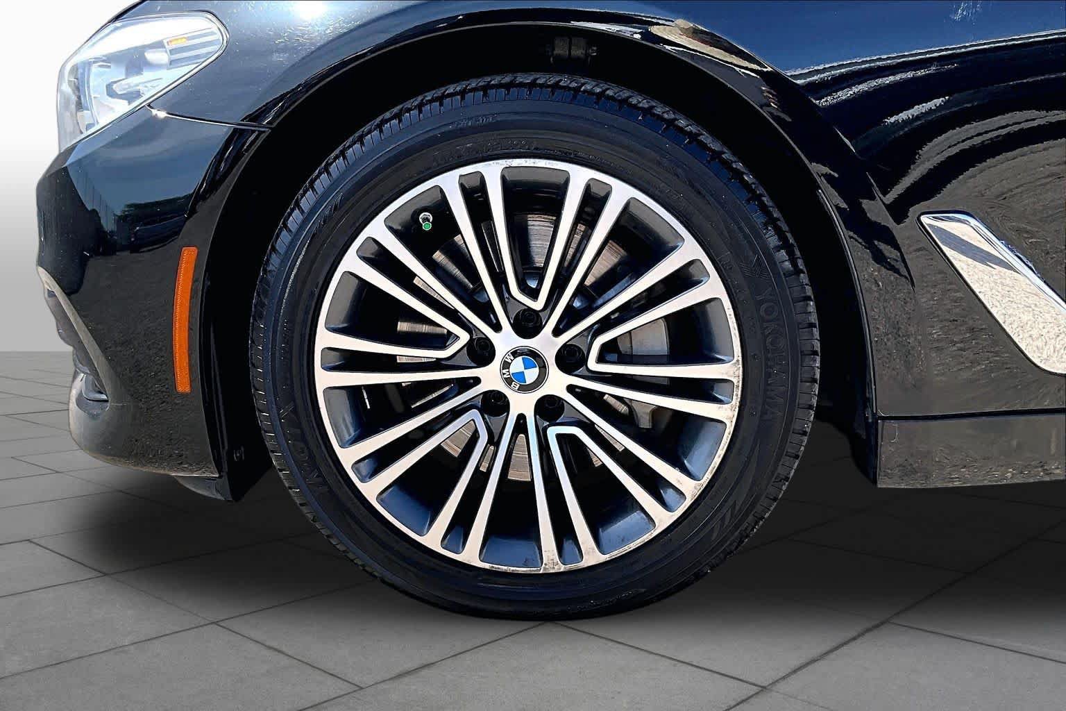 Used 2018 BMW 530i RWD image 13