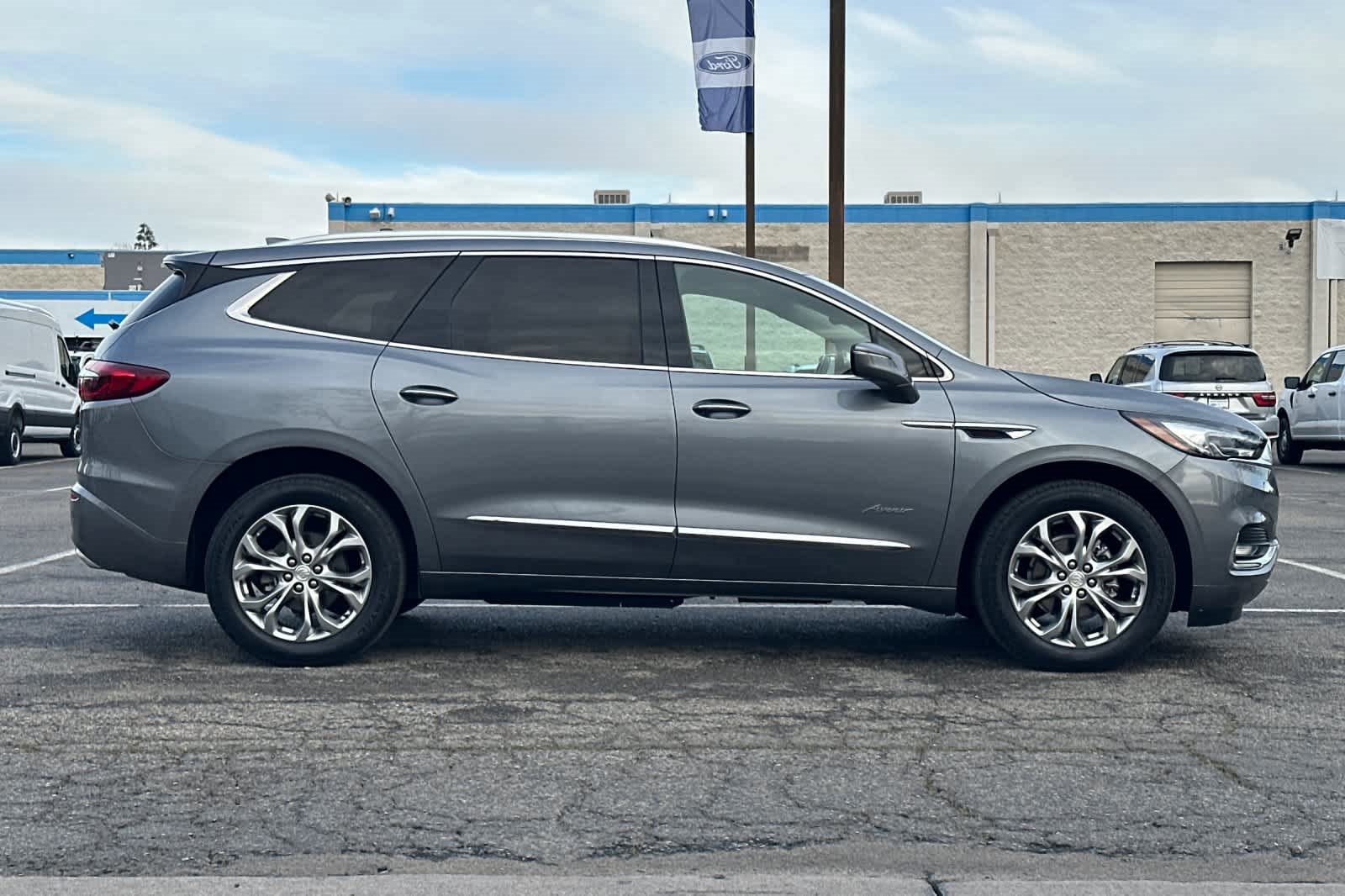 Used 2021 Buick Enclave Avenir w/ Avenir Technology Package image 6