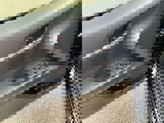 Used 2022 Toyota Camry SE image 11