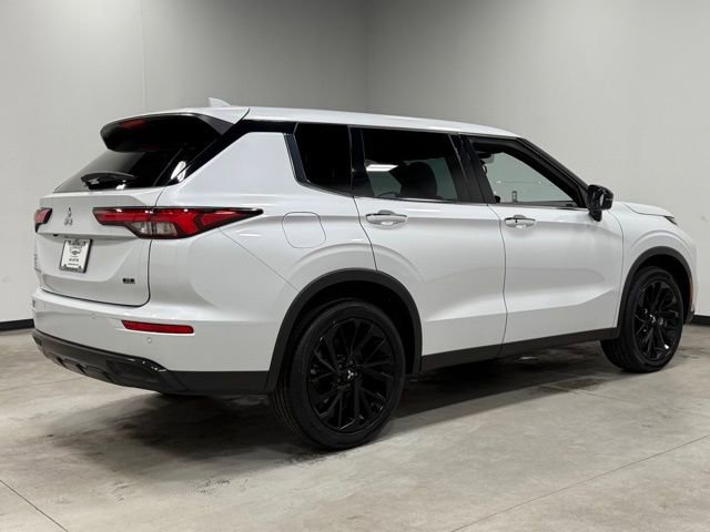 Used 2023 Mitsubishi Outlander SE Black Edition image 9