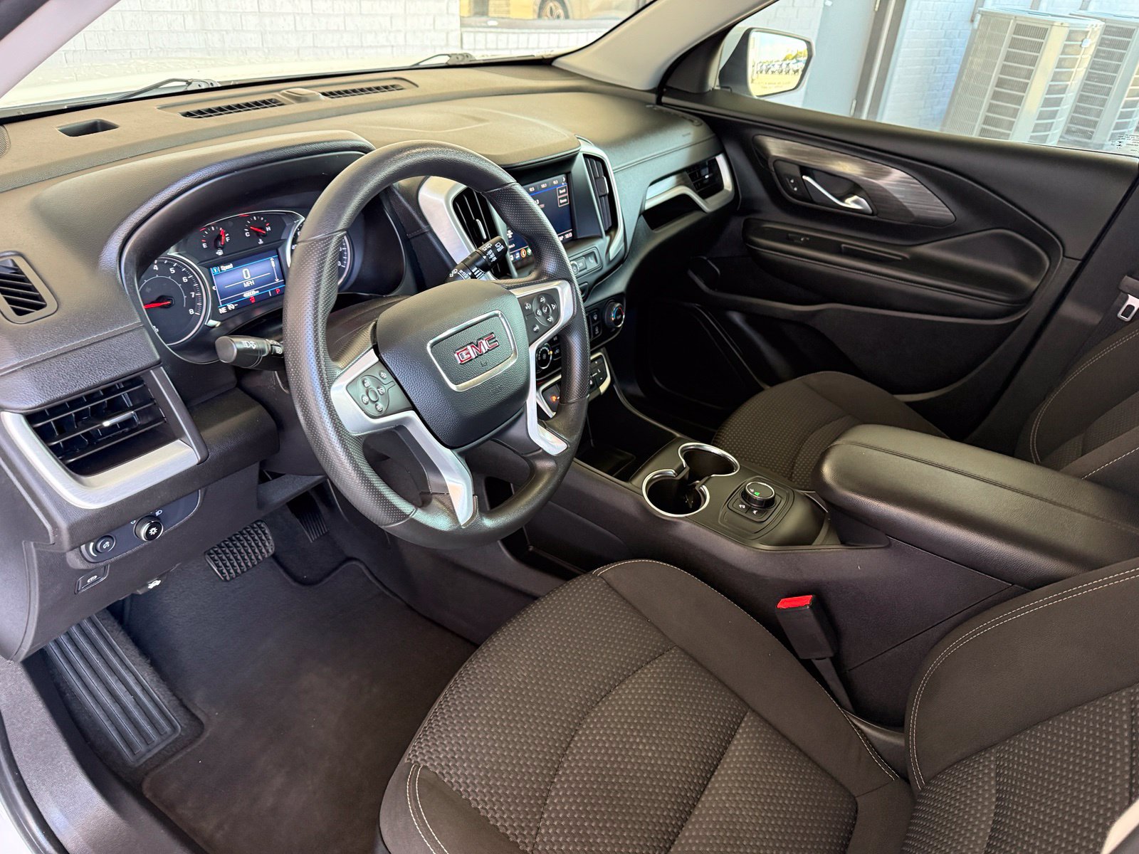 Used 2024 GMC Terrain SLE FWD image 11