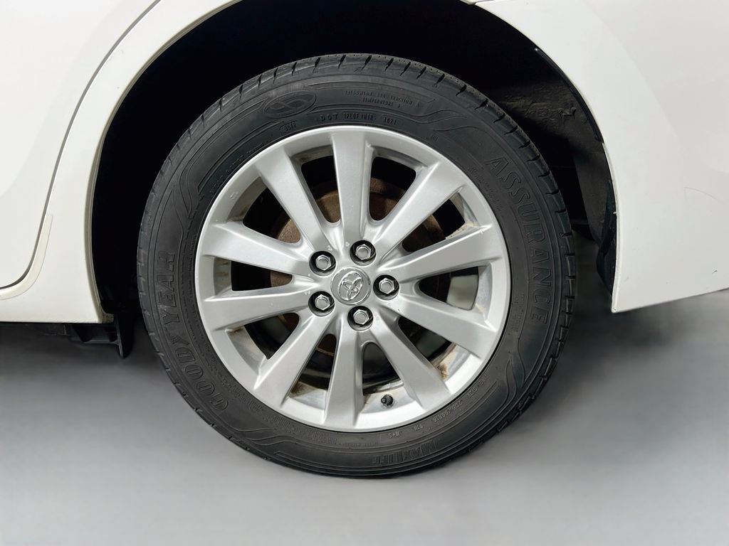 Used 2017 Toyota Corolla LE FWD image 32