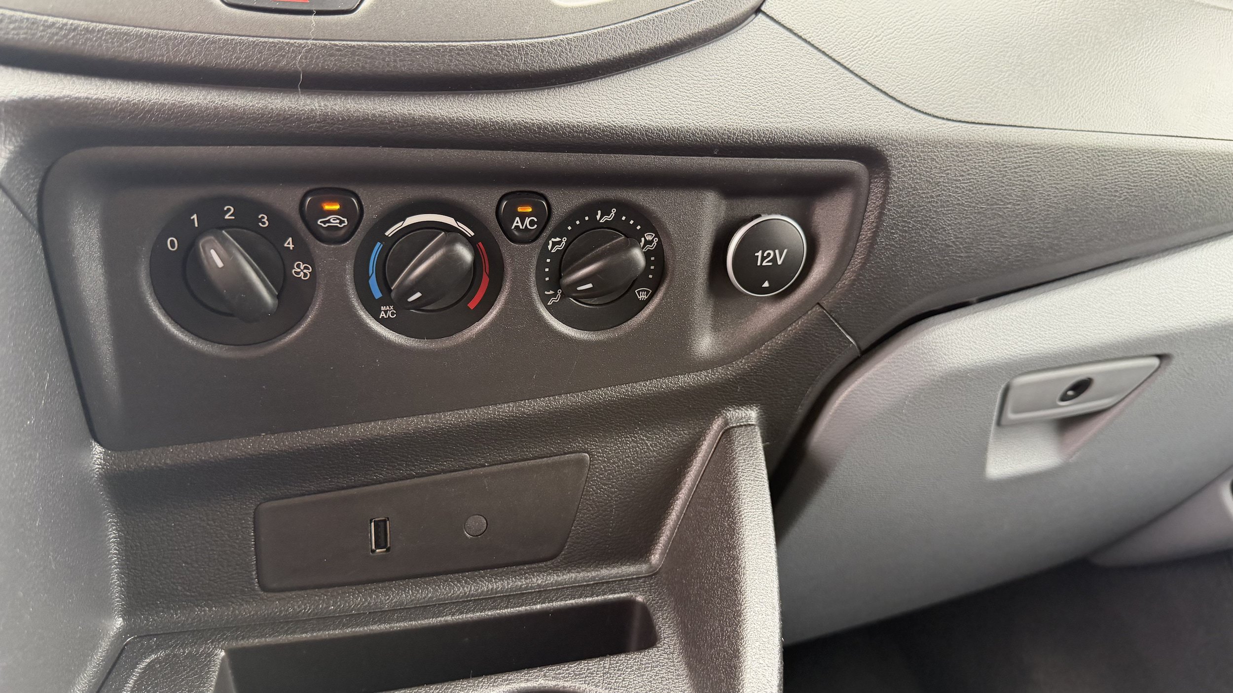 Certified 2018 Ford Transit 150 XL RWD image 37