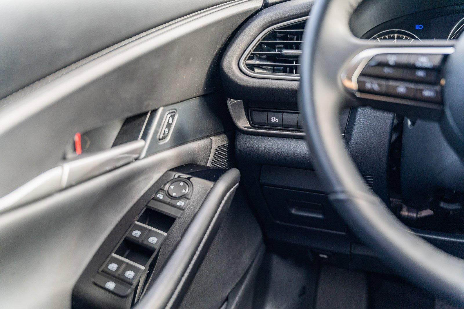 Used 2025 MAZDA CX-30 AWD 2.5 S w/ Select Sport Pkg image 24