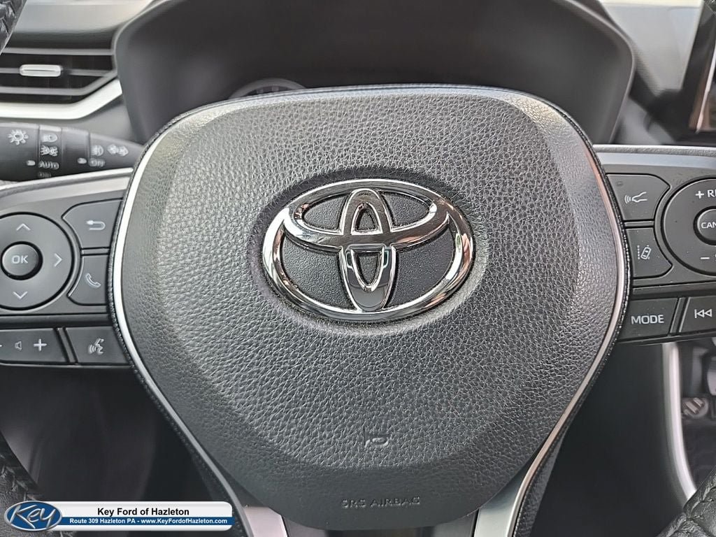Used 2021 Toyota RAV4 XLE Premium AWD/4WD image 26