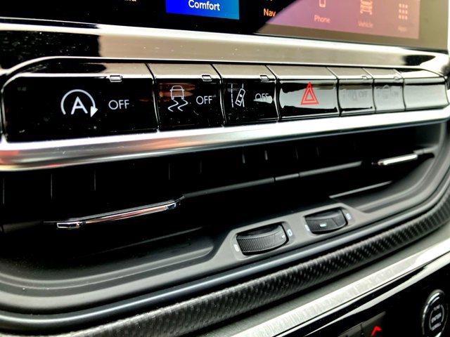 Used 2024 Jeep Compass Trailhawk w/ Trailhawk Elite Group image 21