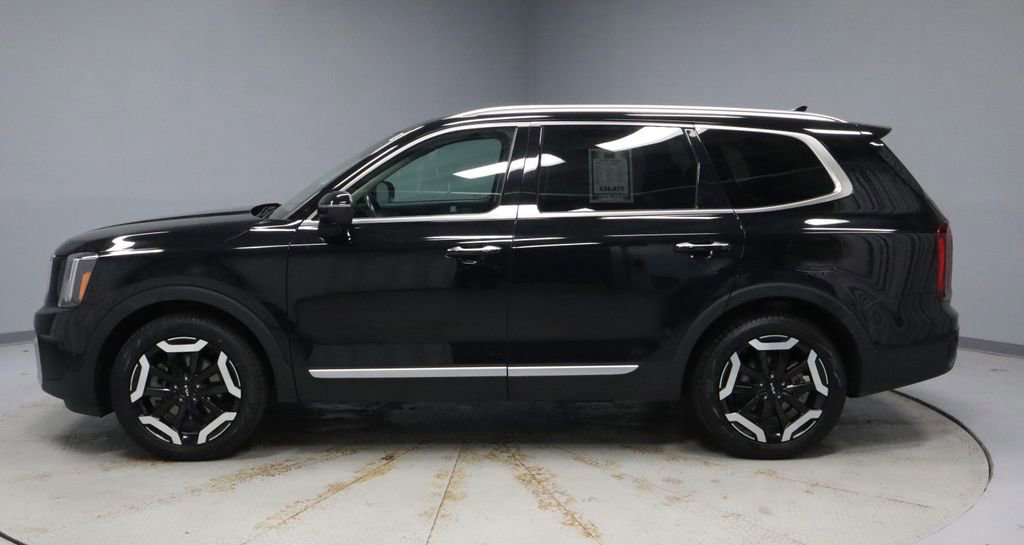 Used 2025 Kia Telluride S image 2