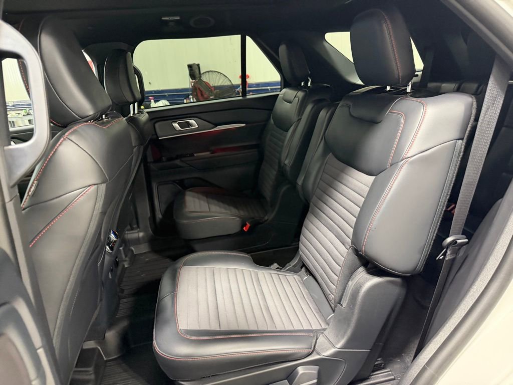 Certified 2025 Ford Explorer ST-Line w/ ST-Line Street Pack image 12