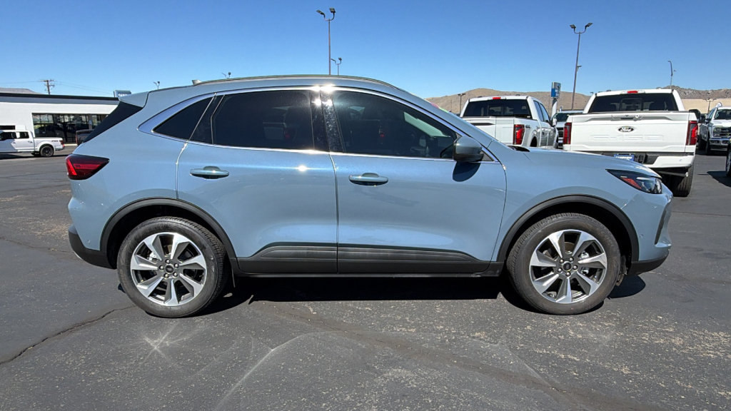 Certified 2024 Ford Escape Platinum w/ Premium Technology Package AWD/4WD image 2