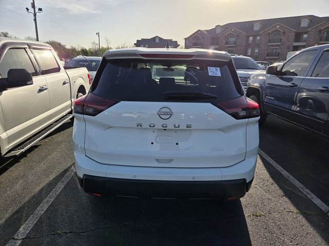 Used 2024 Nissan Rogue S image 4
