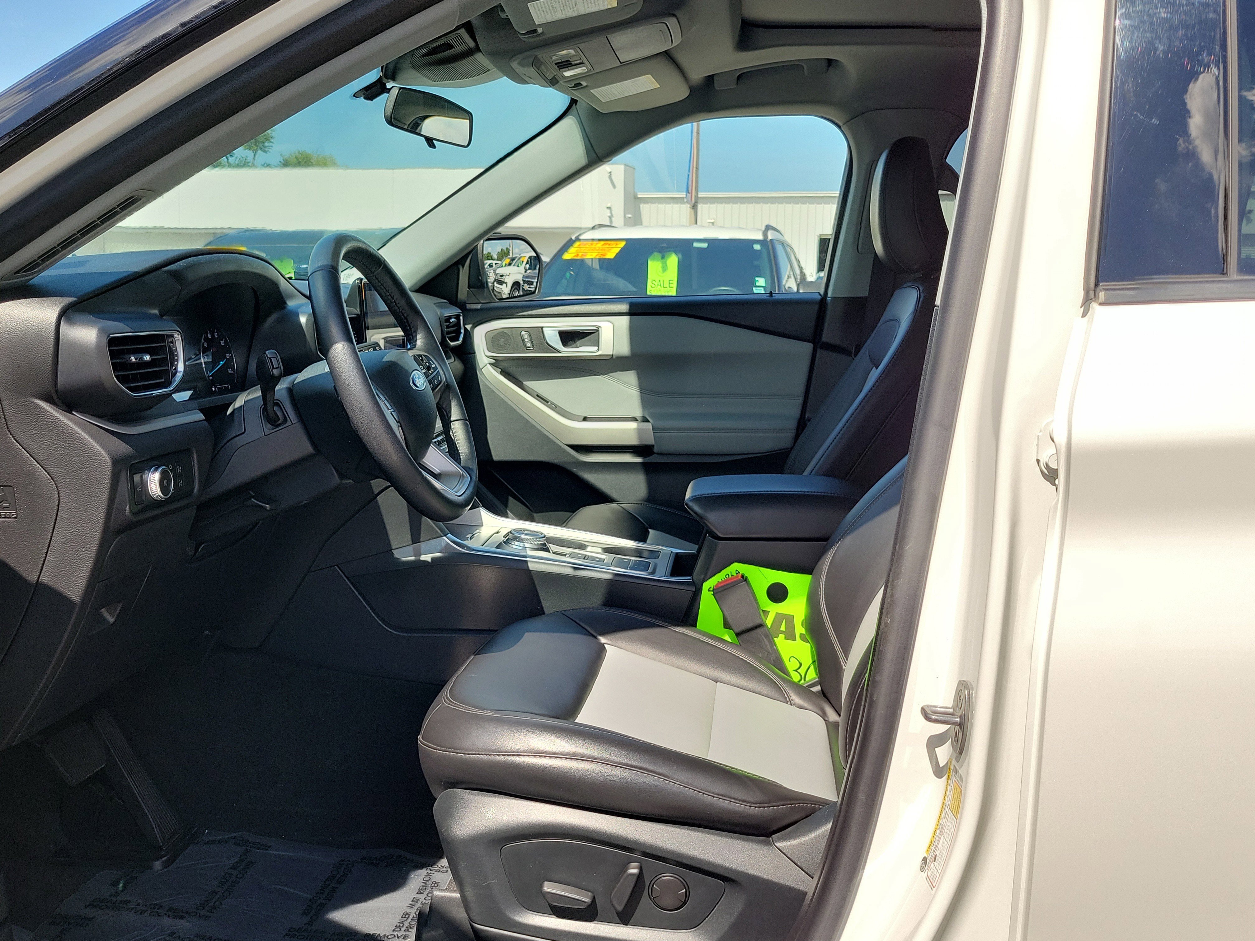 Certified 2022 Ford Explorer XLT w/ Equipment Group 202A RWD image 22
