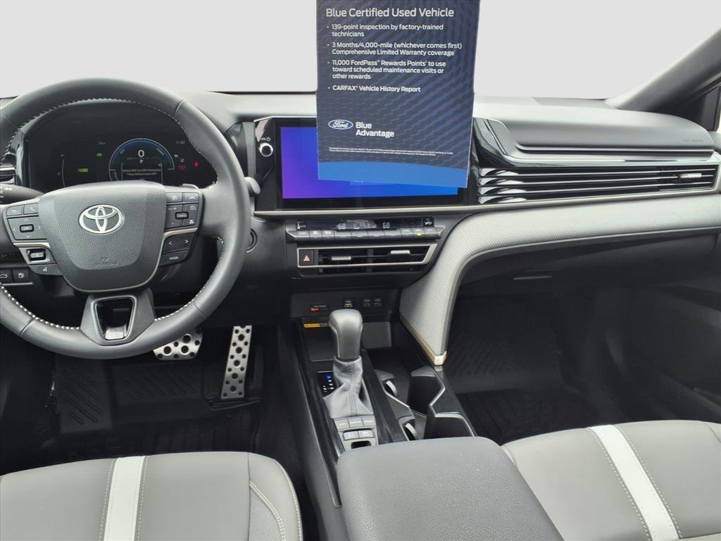 Used 2025 Toyota Camry Hybrid image 11
