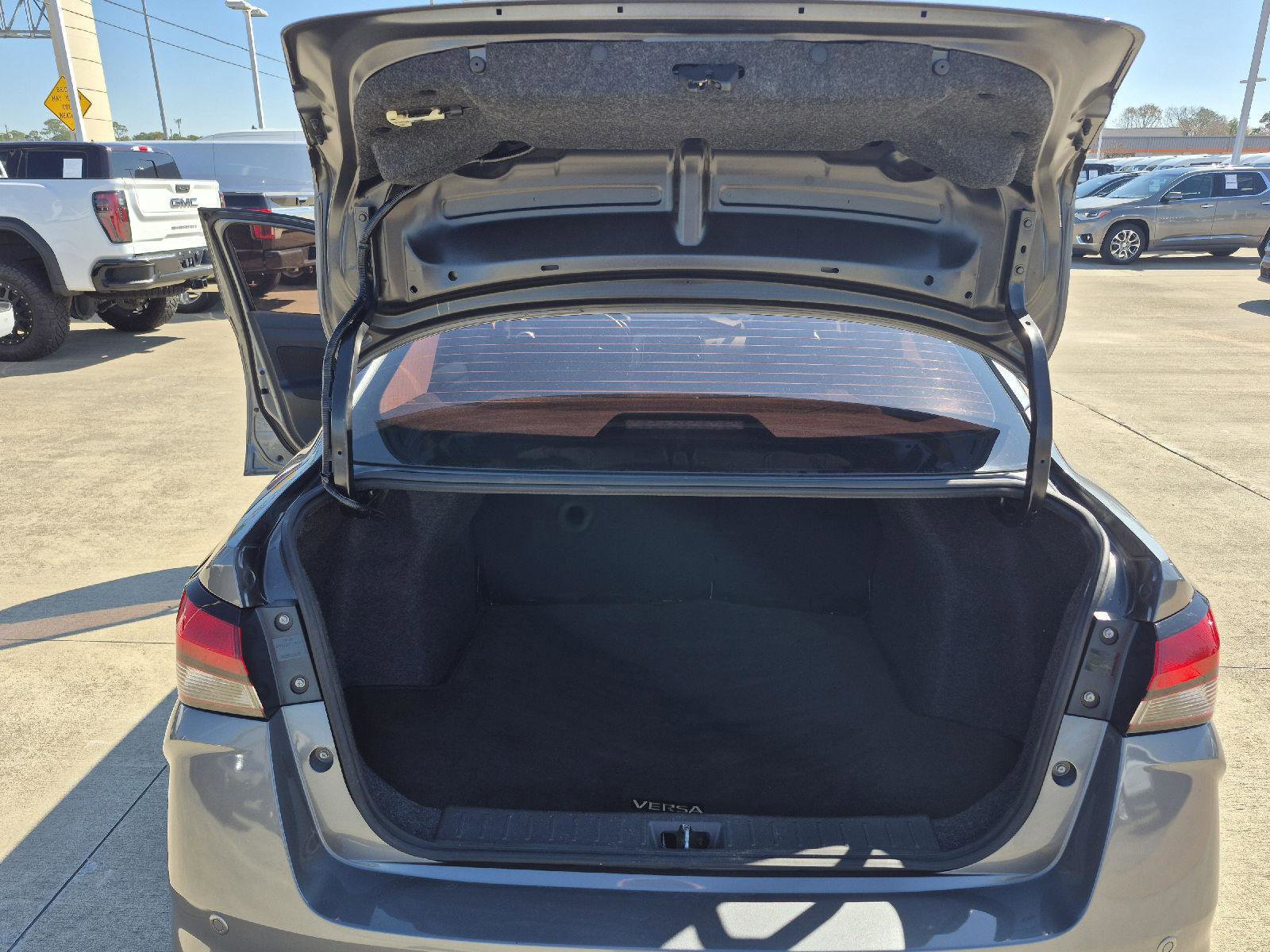 Used 2021 Nissan Versa SV image 17