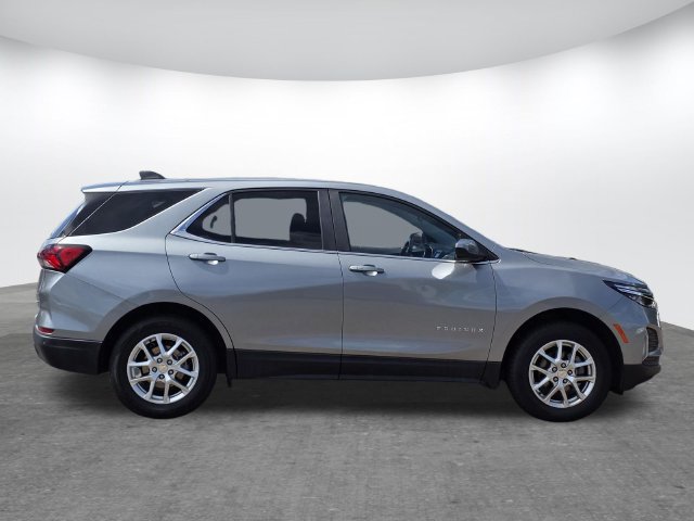 Used 2023 Chevrolet Equinox LT w/ Driver Convenience Package AWD/4WD image 3