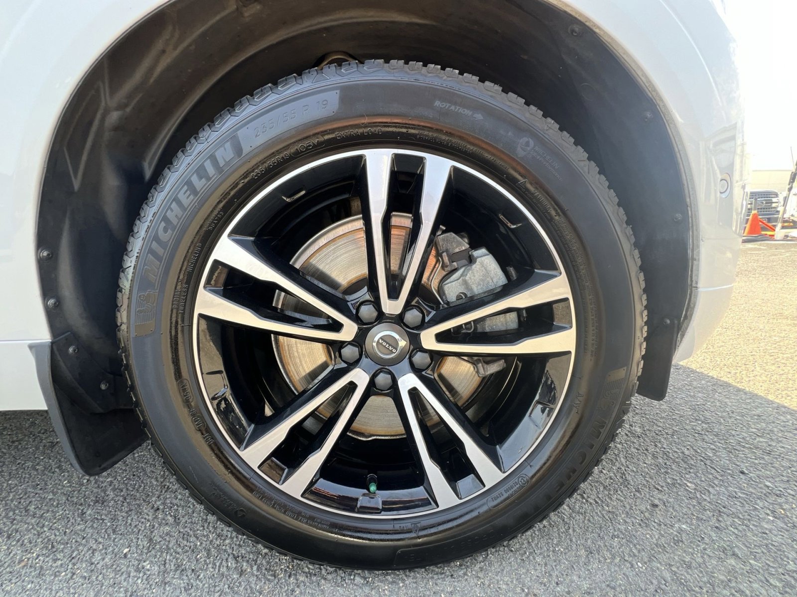 Used 2018 Volvo XC60 T6 Momentum image 12