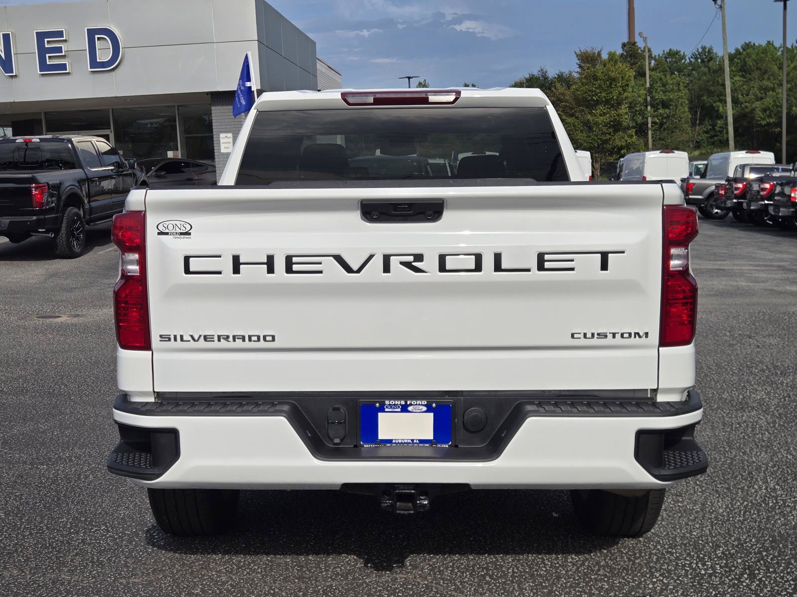Used 2025 Chevrolet Silverado 1500 Custom RWD image 9