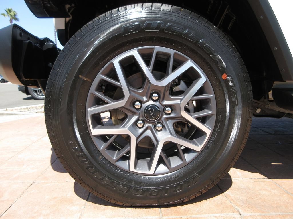 Used 2024 Jeep Wrangler Unlimited Sahara w/ Technology Group AWD/4WD image 9