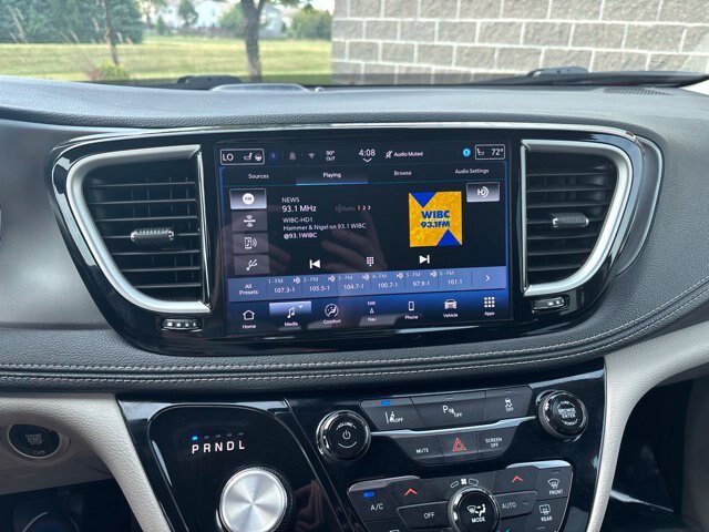 Used 2024 Chrysler Pacifica Limited FWD image 22