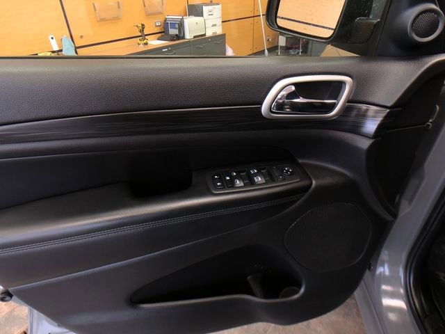 Used 2020 Jeep Grand Cherokee Altitude image 12