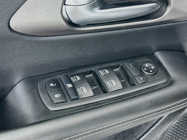 Used 2025 Chrysler Pacifica Select FWD image 23
