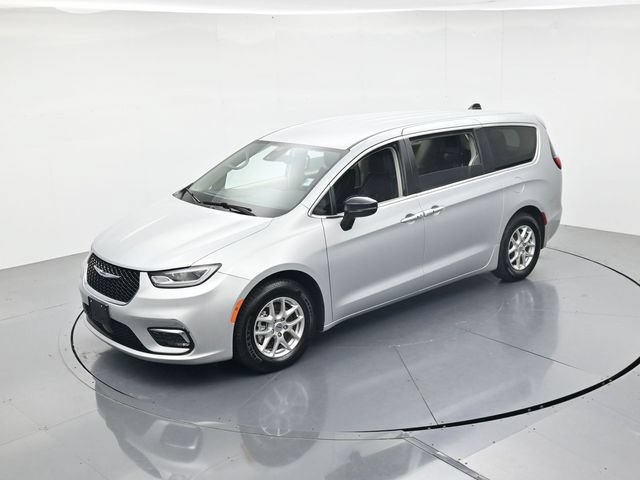 Used 2024 Chrysler Pacifica Touring-L FWD image 47