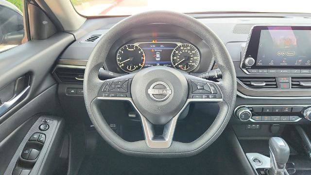 Used 2024 Nissan Altima 2.5 SV FWD image 23