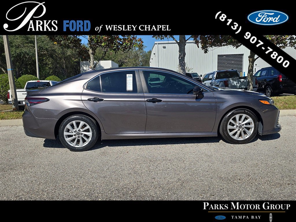 Used 2021 Toyota Camry LE image 3
