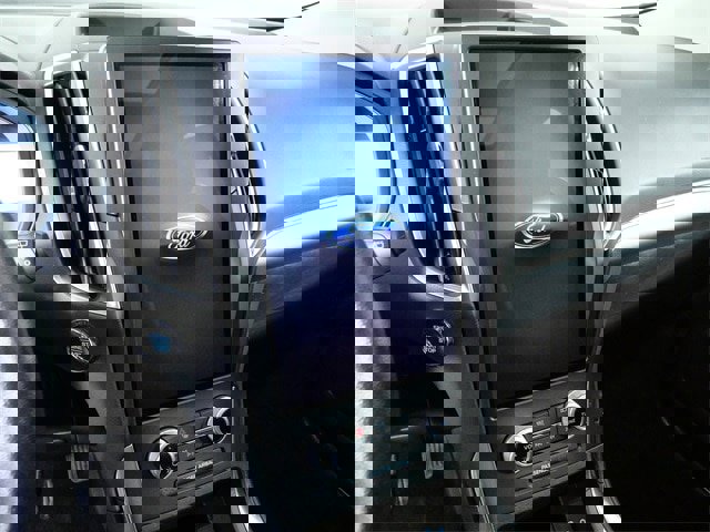 Certified 2023 Ford Edge Titanium w/ Class II Trailer Tow Package image 17