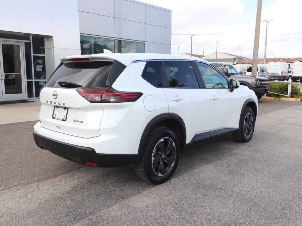Used 2024 Nissan Rogue SV AWD/4WD image 5