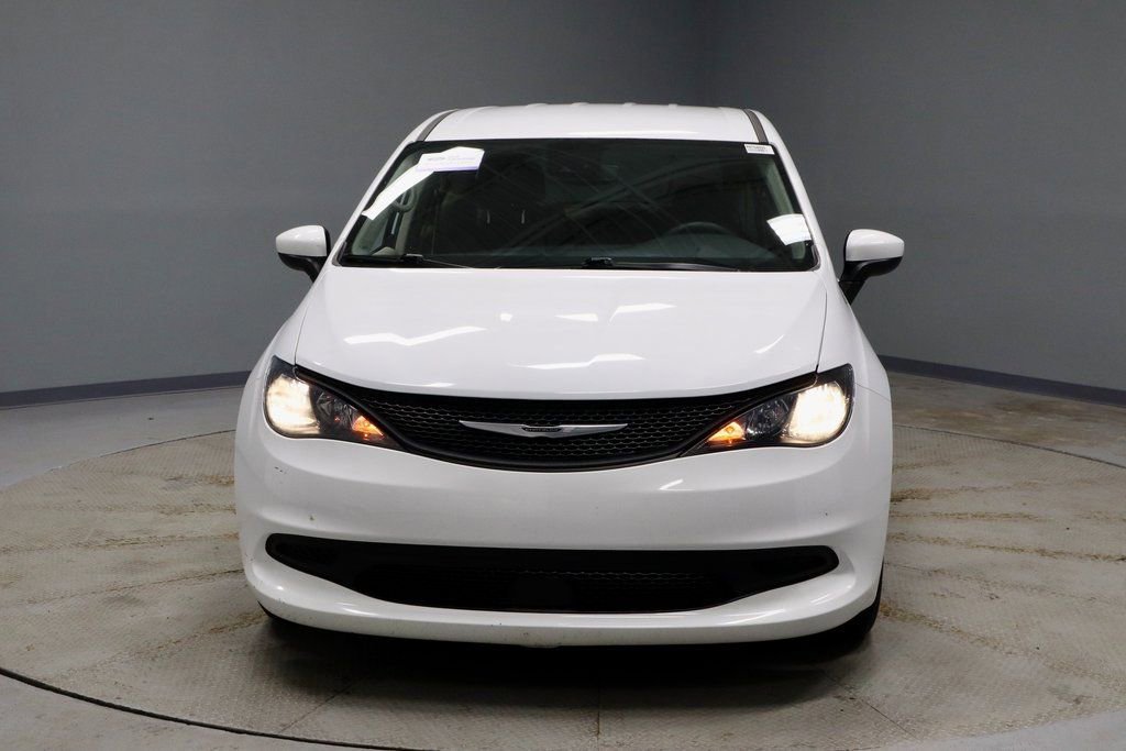 Used 2023 Chrysler Voyager LX image 8