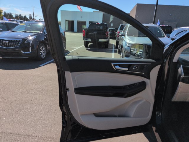 Certified 2024 Ford Edge Titanium w/ Equipment Group 301A AWD/4WD image 29