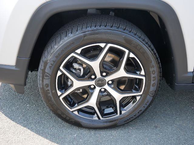 Used 2025 Jeep Compass Limited AWD/4WD image 9