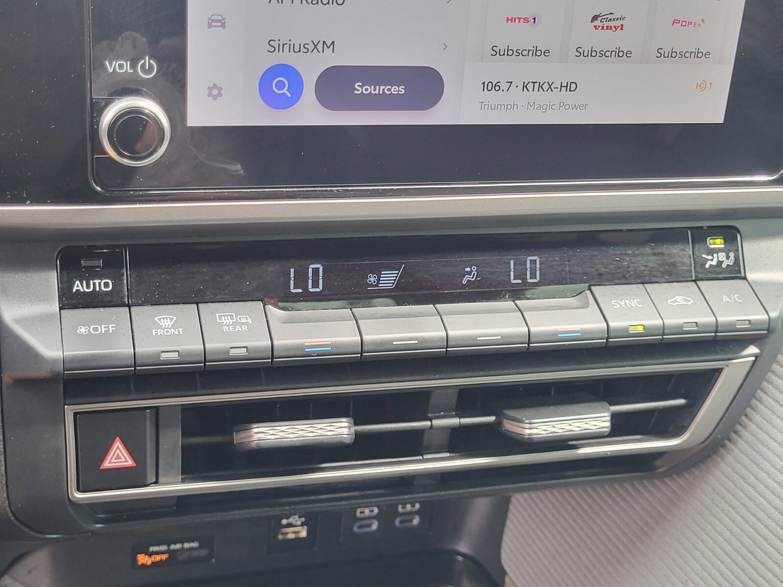 Used 2025 Toyota Camry SE w/ Convenience Package image 22