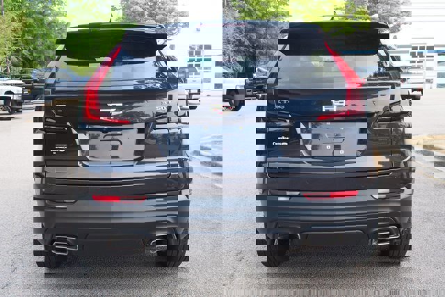 Used 2023 Cadillac XT4 Luxury w/ Cold Weather Package image 4