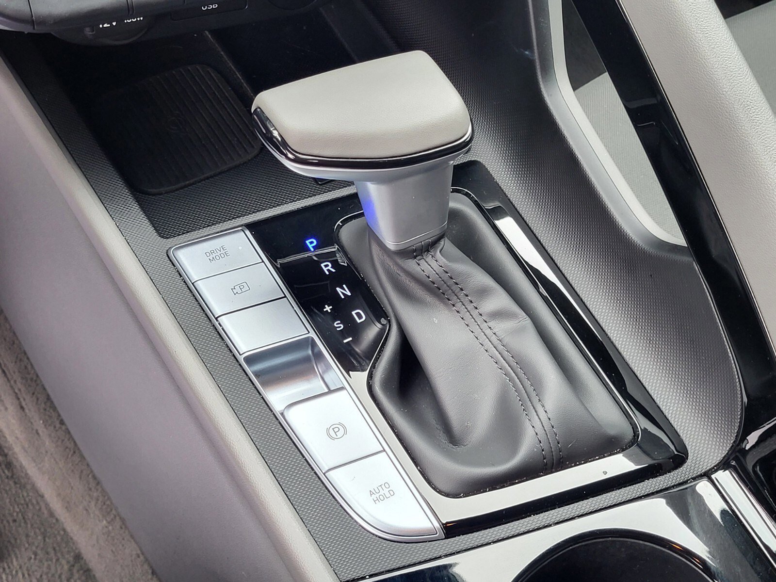 Used 2025 Hyundai Elantra SEL image 25