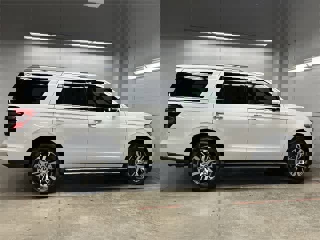 Certified 2022 Ford Expedition Limited image 3