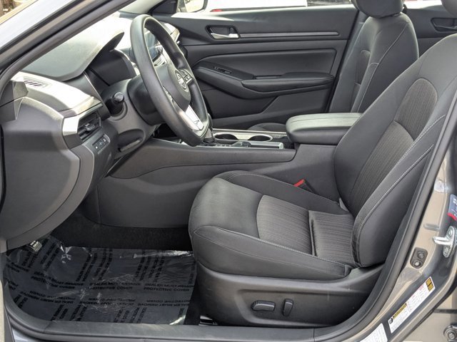 Used 2024 Nissan Altima 2.5 SV FWD image 12